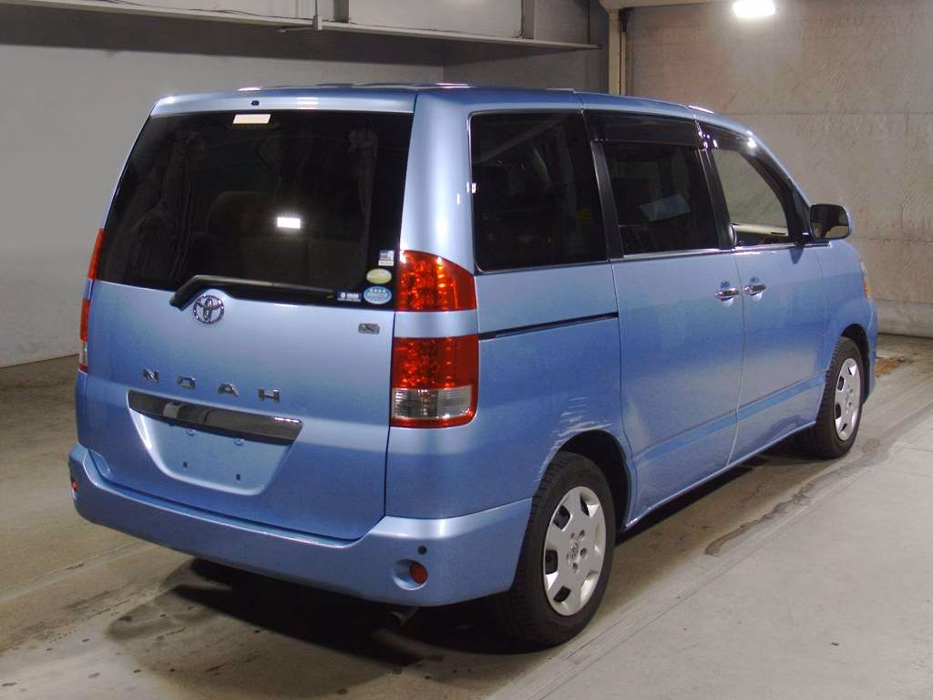 TOYOTA NOAH