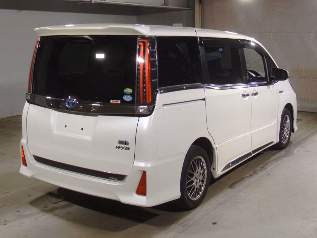 TOYOTA NOAH