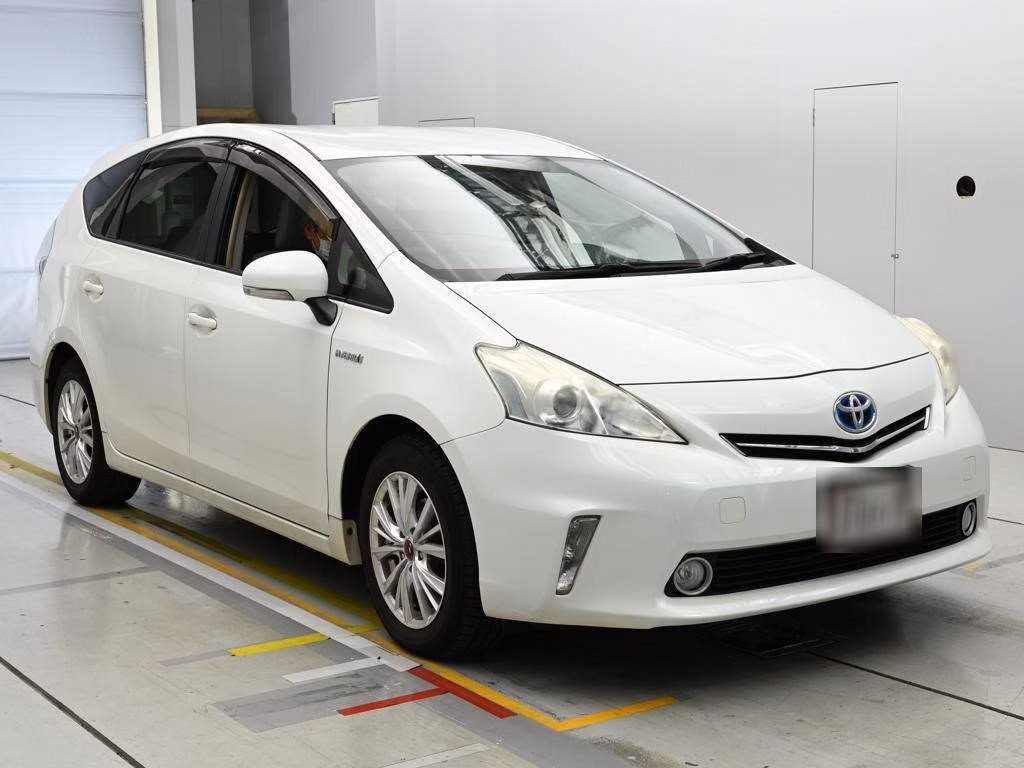 TOYOTA PRIUS ALPHA
