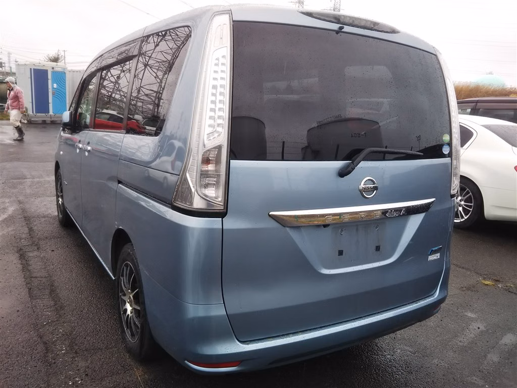 NISSAN SERENA