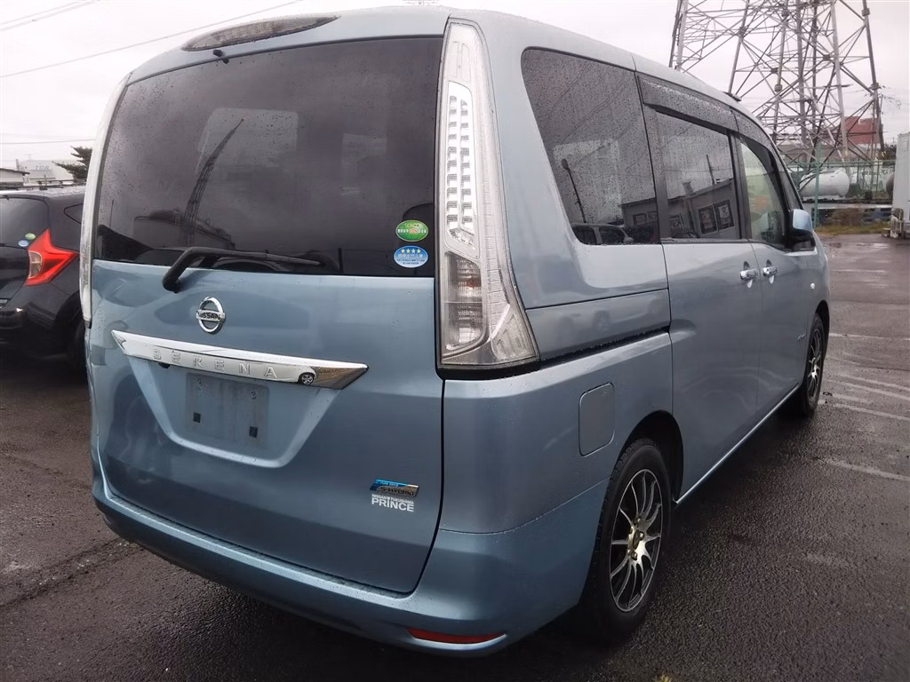 NISSAN SERENA