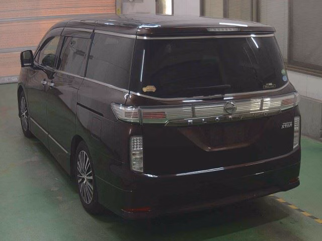 NISSAN ELGRAND
