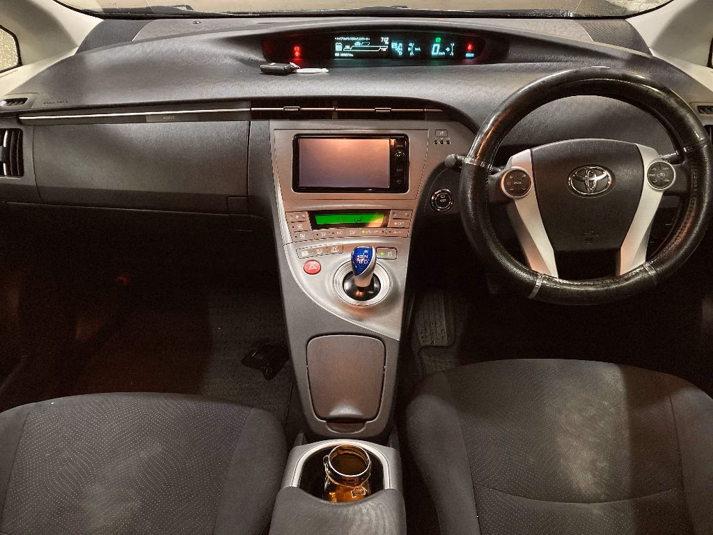 TOYOTA PRIUS
