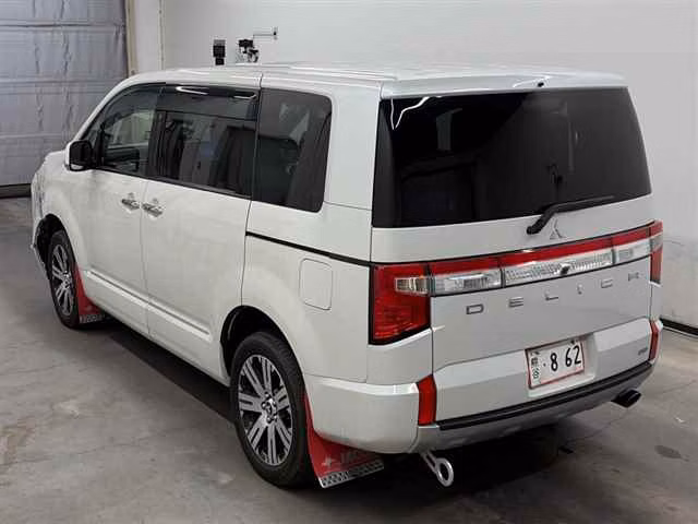 MITSUBISHI DELICA D:5