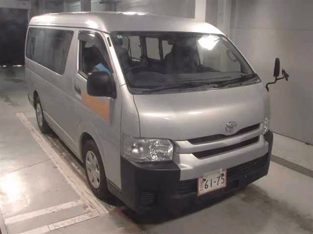 TOYOTA HIACE