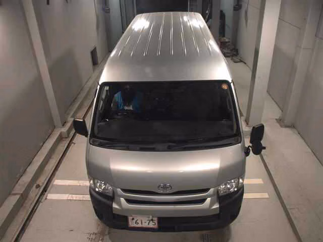 TOYOTA HIACE