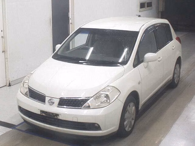 NISSAN TIIDA