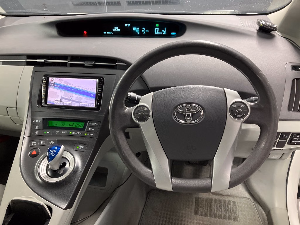 TOYOTA PRIUS