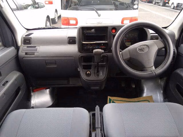 TOYOTA PIXIS VAN