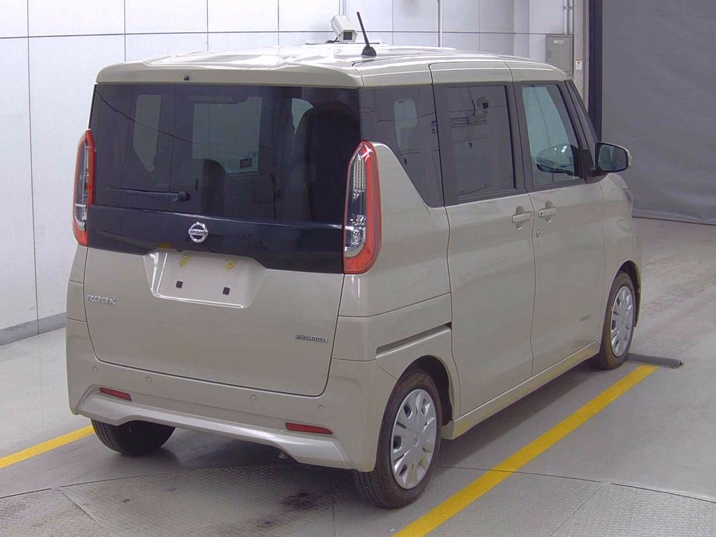 NISSAN ROOX