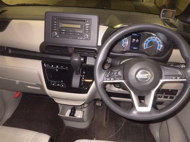 NISSAN ROOX
