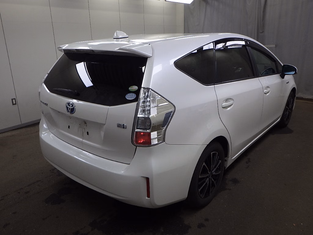 TOYOTA PRIUS ALPHA