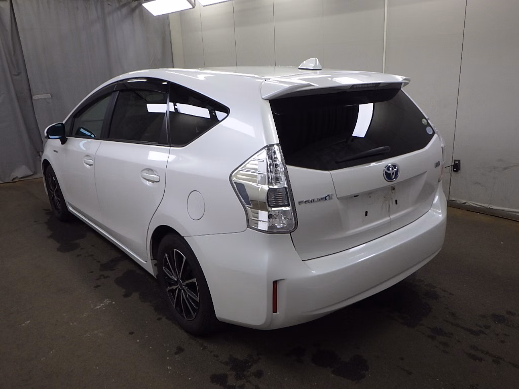 TOYOTA PRIUS ALPHA