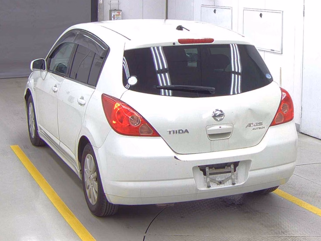 NISSAN TIIDA