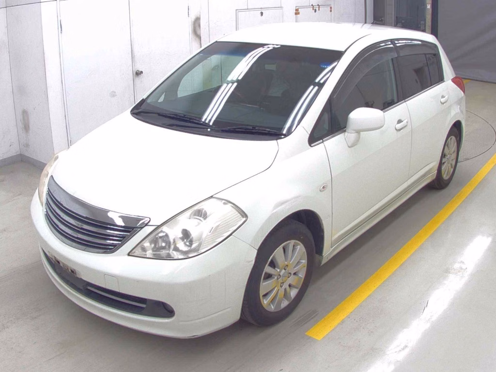 NISSAN TIIDA