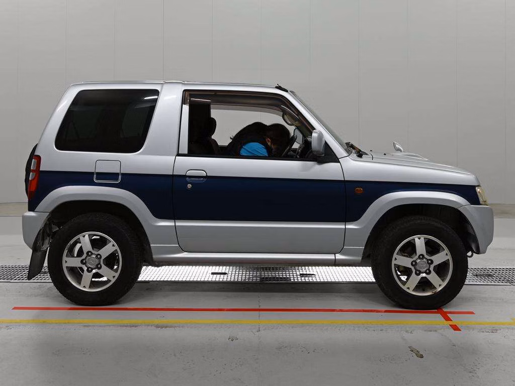 MITSUBISHI PAJERO MINI