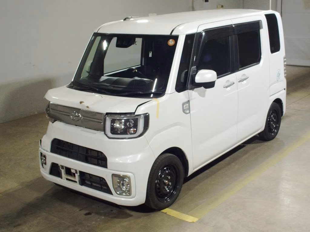 Toyota Pixis Mega