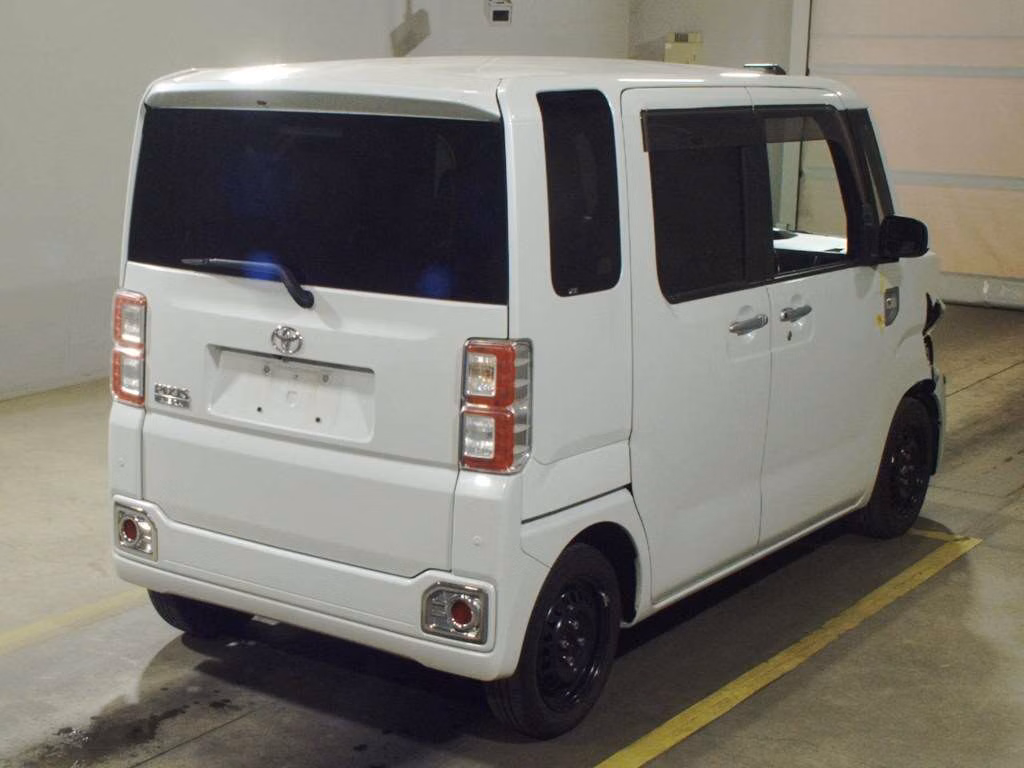 TOYOTA PIXIS MEGA