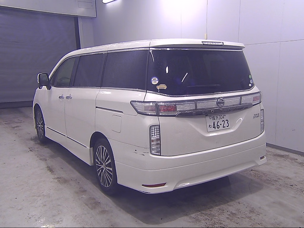 NISSAN ELGRAND