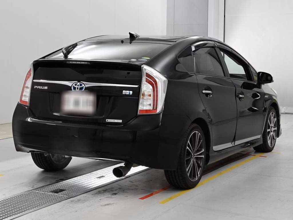 TOYOTA PRIUS