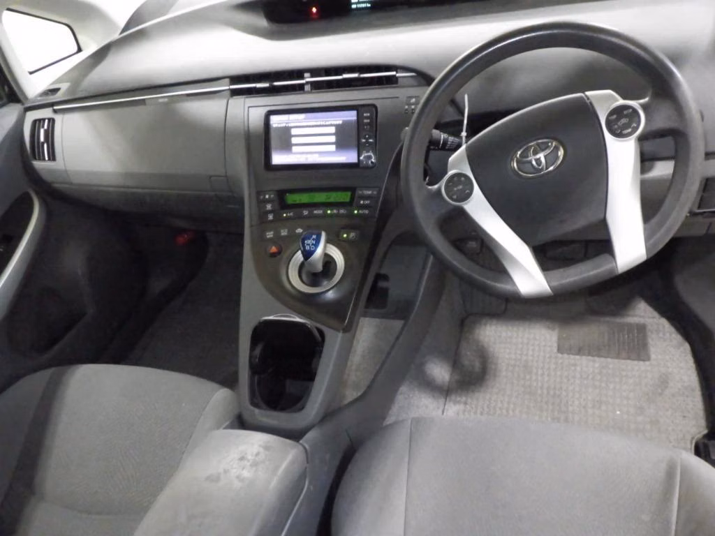 TOYOTA PRIUS