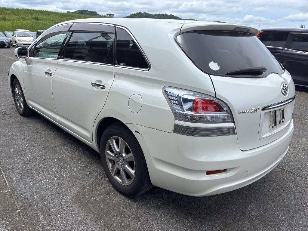 TOYOTA MARK X ZIO