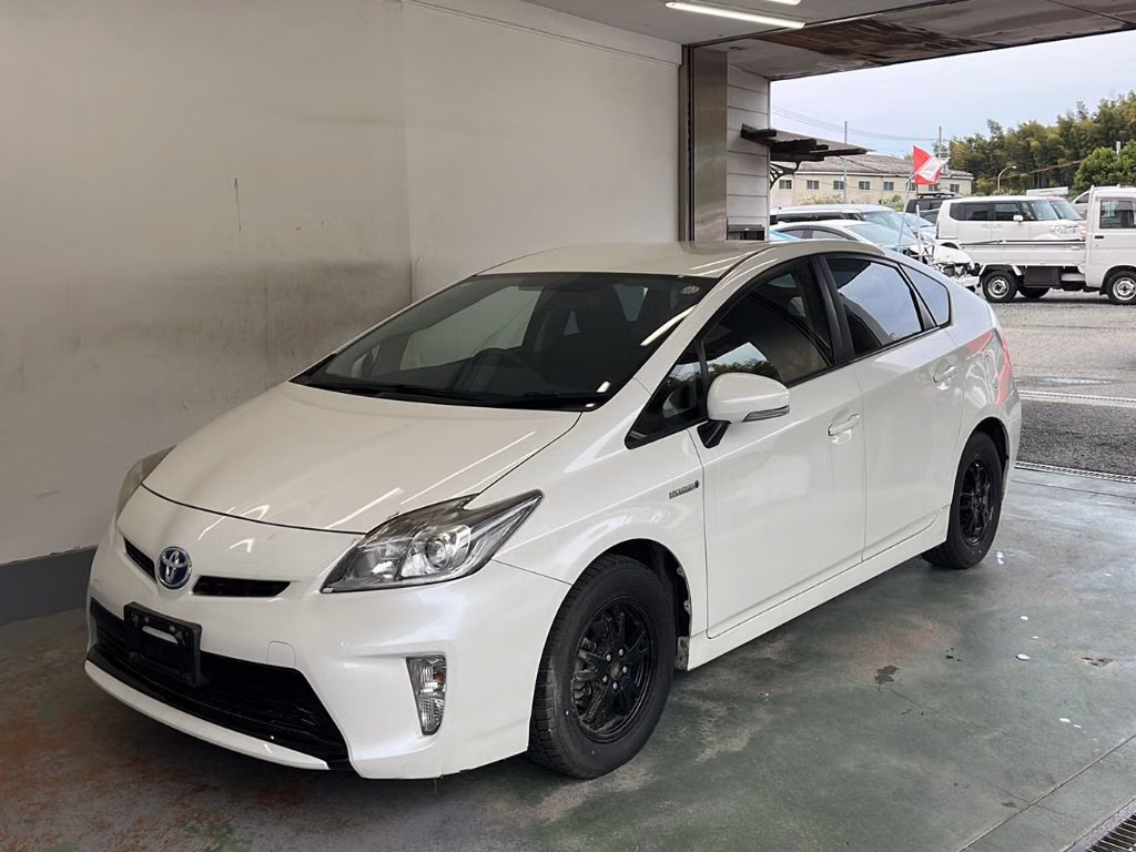 TOYOTA PRIUS