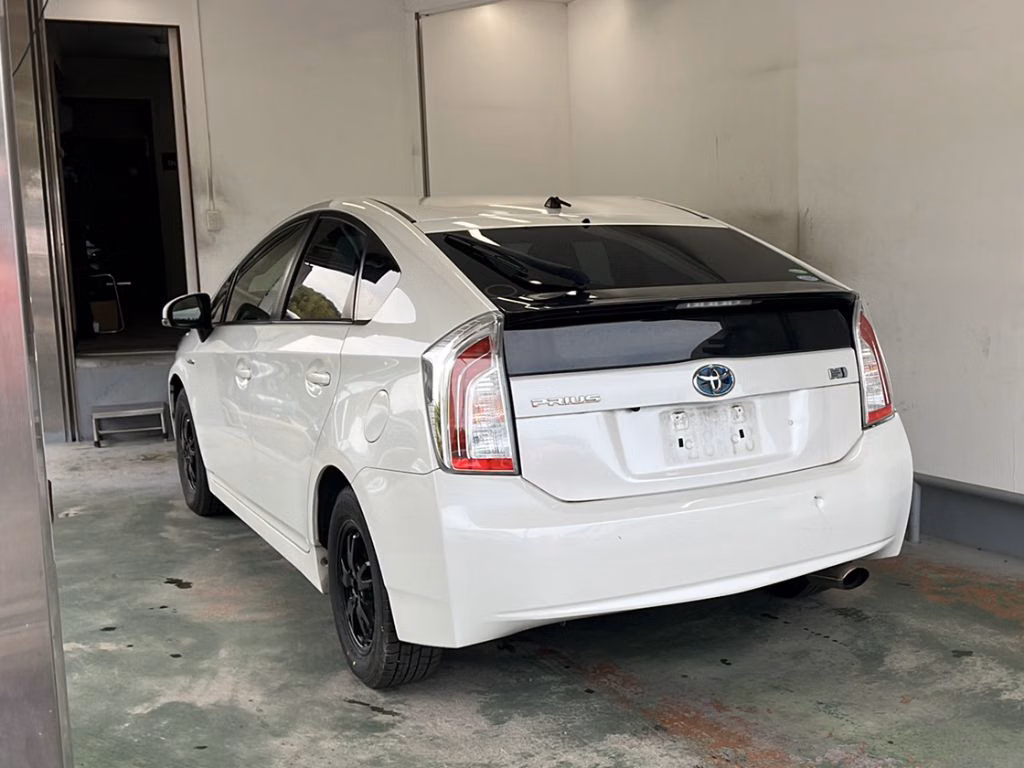 TOYOTA PRIUS