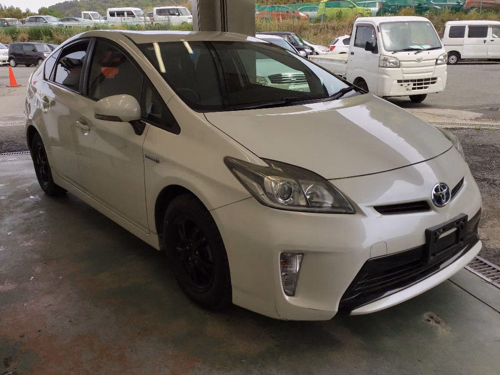 TOYOTA PRIUS