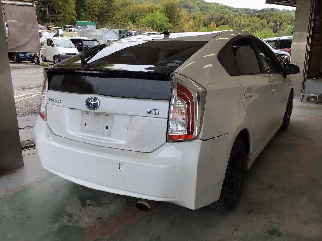 TOYOTA PRIUS