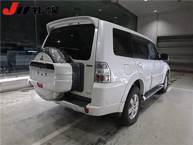 MITSUBISHI PAJERO