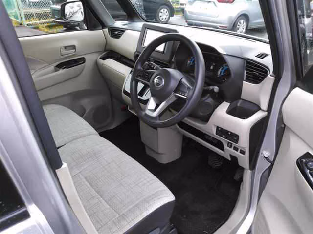NISSAN ROOX