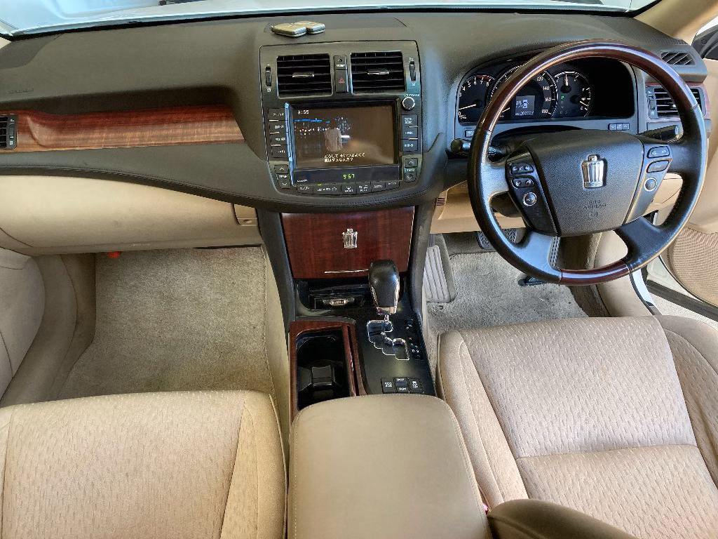 TOYOTA CROWN