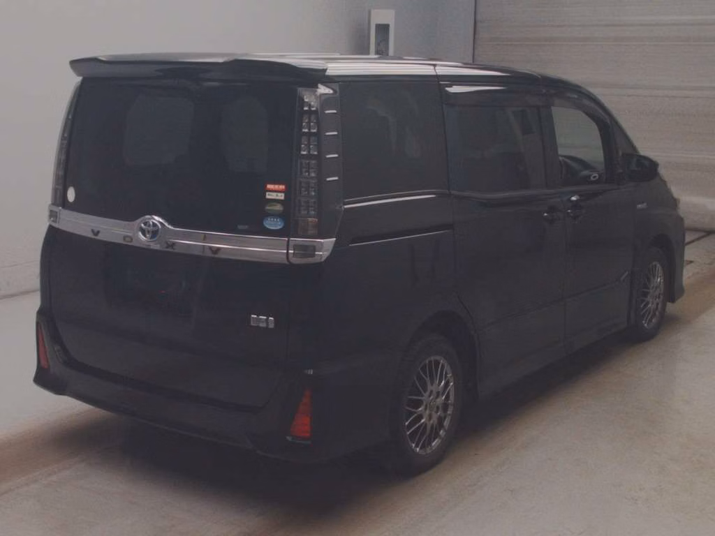 TOYOTA VOXY