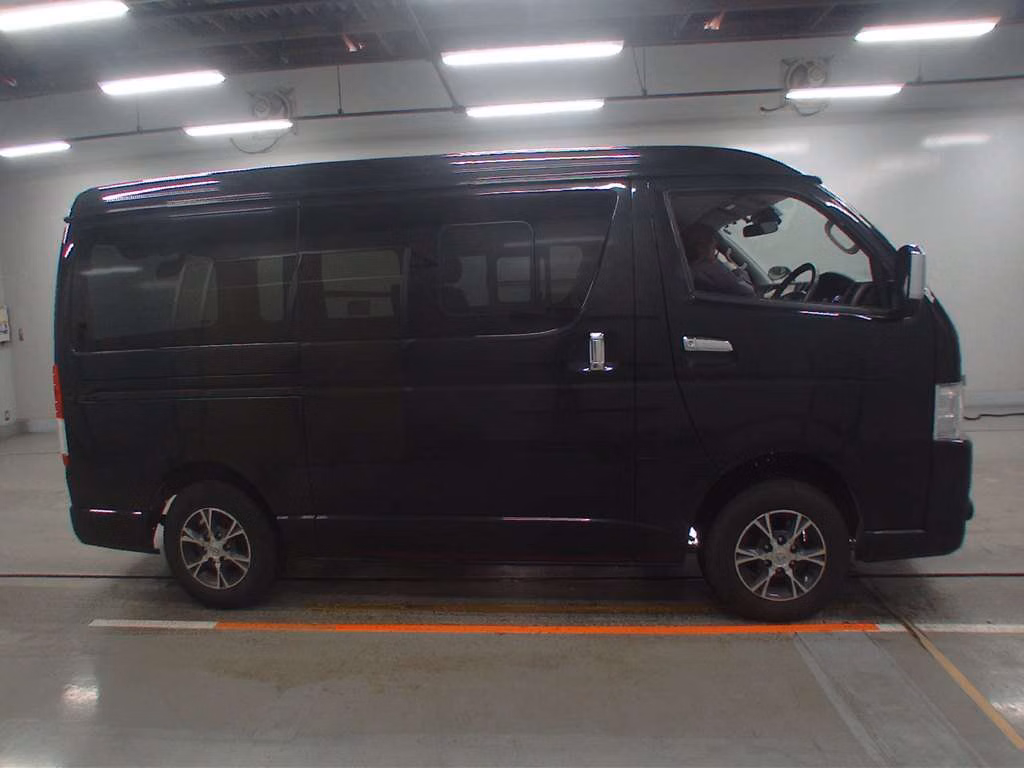 TOYOTA REGIUS ACE