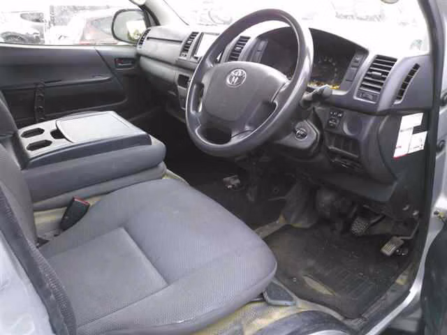 TOYOTA REGIUS ACE