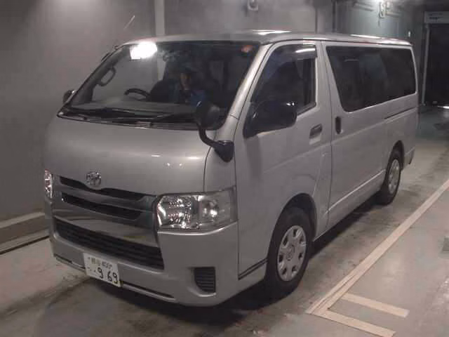 TOYOTA REGIUS ACE