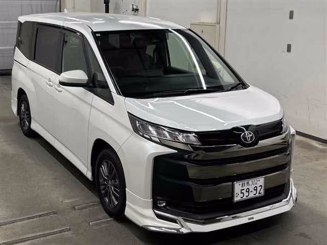 TOYOTA NOAH