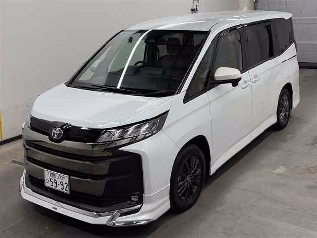 TOYOTA NOAH