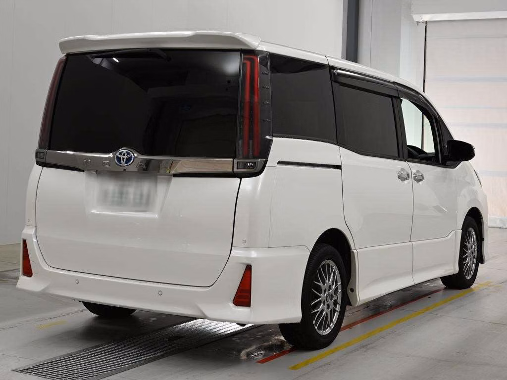TOYOTA NOAH