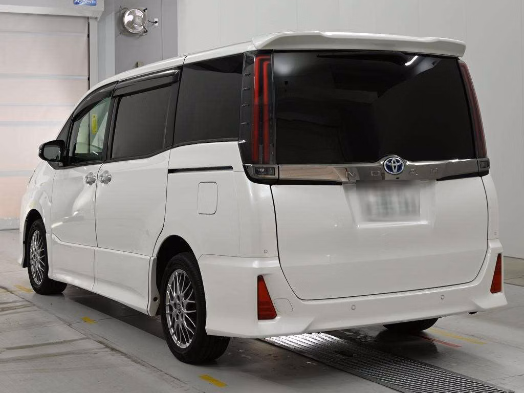 TOYOTA NOAH