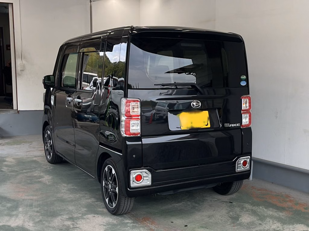 DAIHATSU WAKE