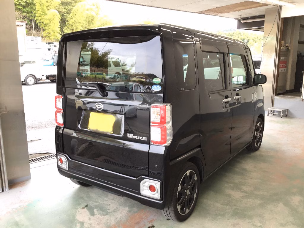 DAIHATSU WAKE