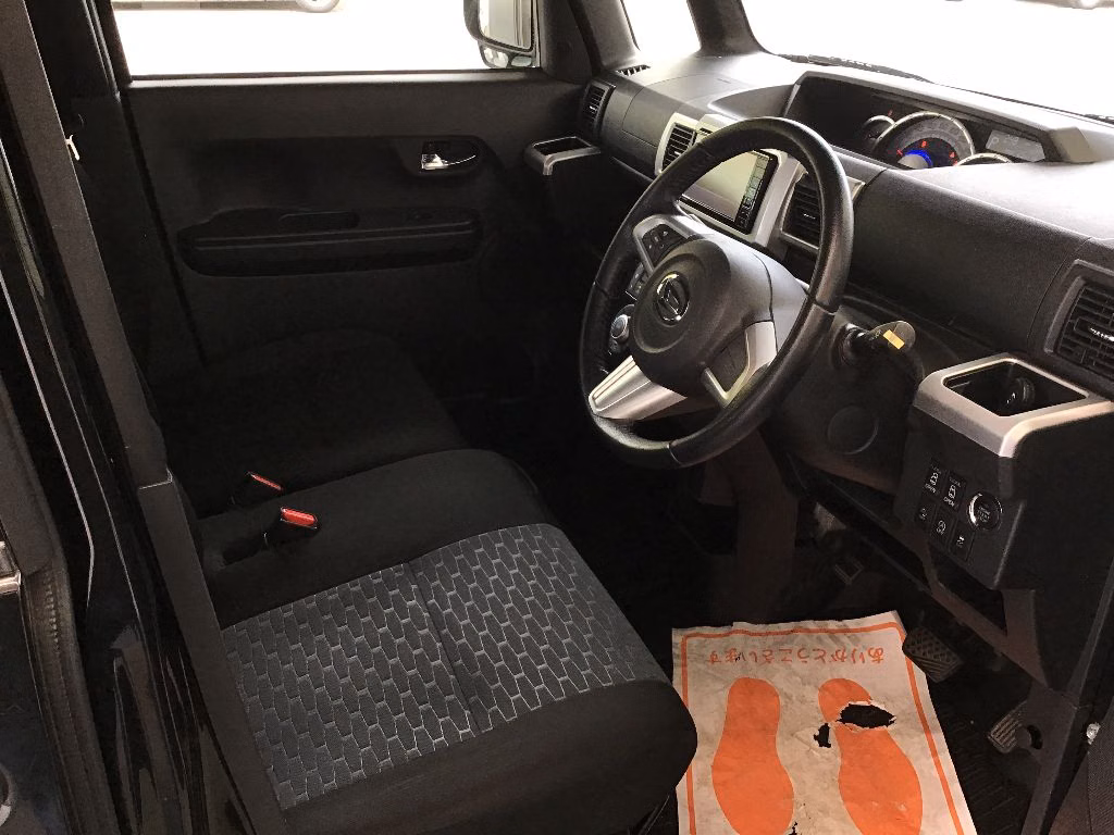 DAIHATSU WAKE