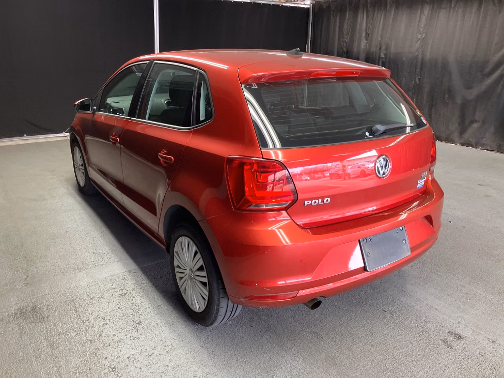 VOLKSWAGEN POLO