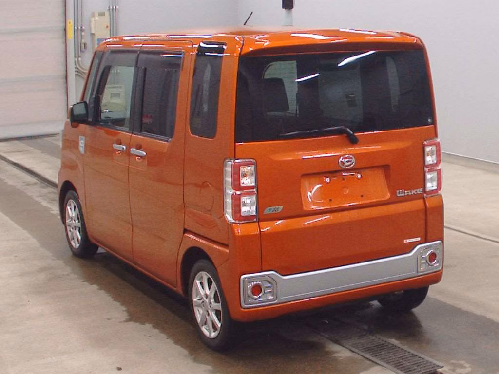 DAIHATSU WAKE
