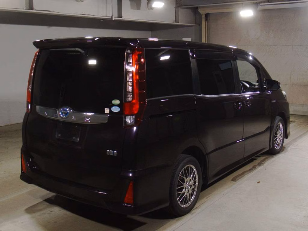 TOYOTA NOAH