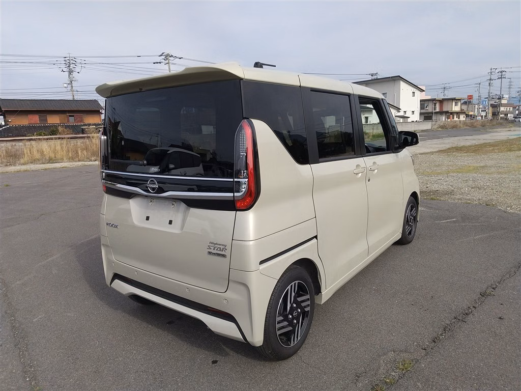 NISSAN ROOX