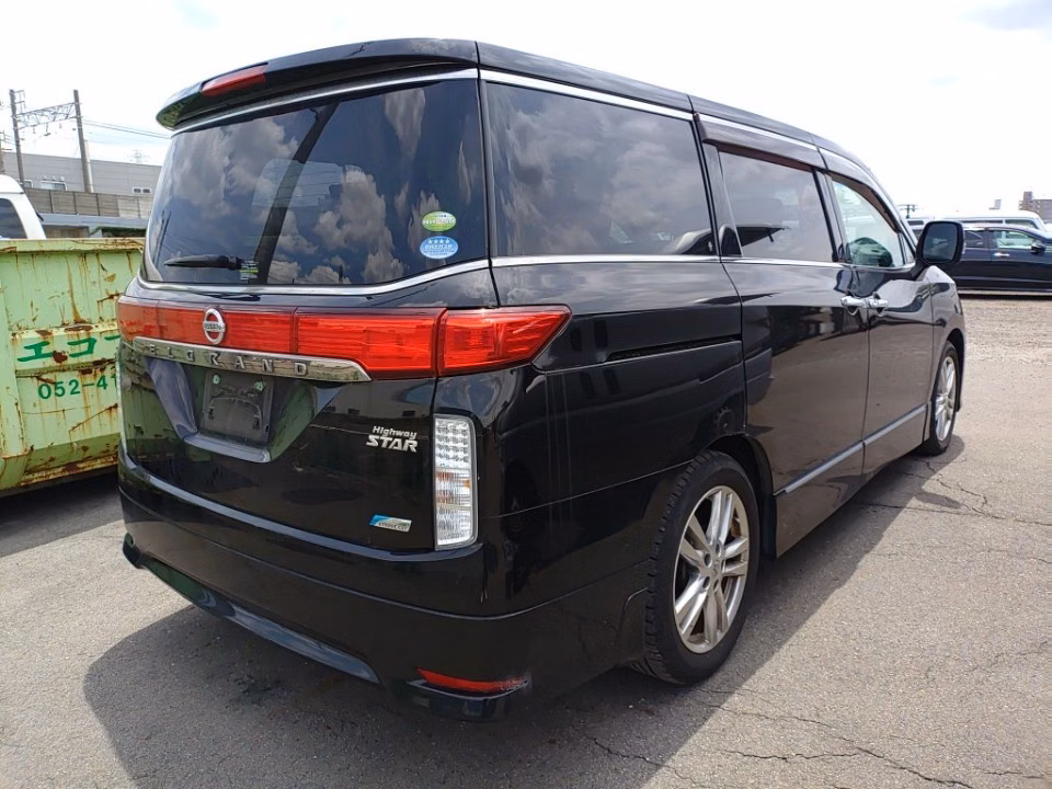 NISSAN ELGRAND