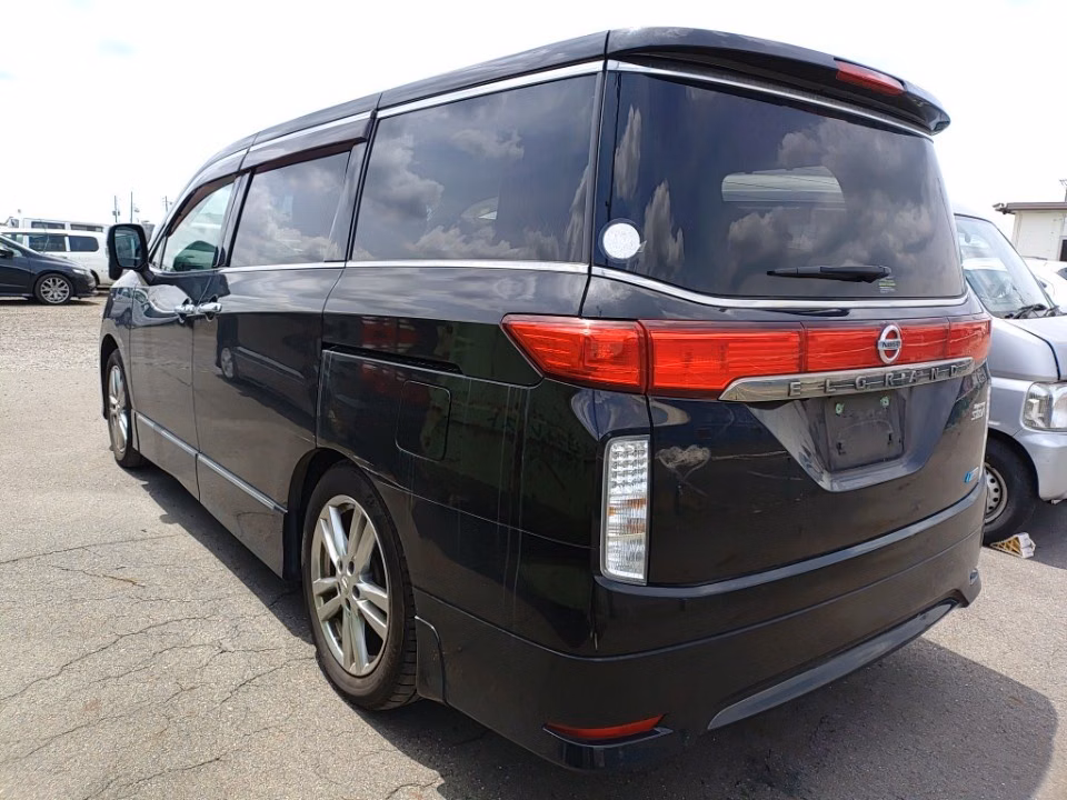 NISSAN ELGRAND